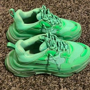 Green Balenciaga triple s